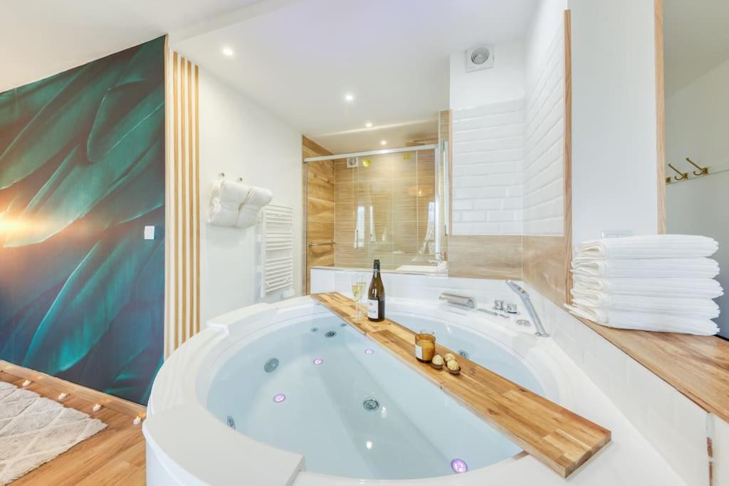 Suite Love Jacuzzi Montévrain Exterior foto