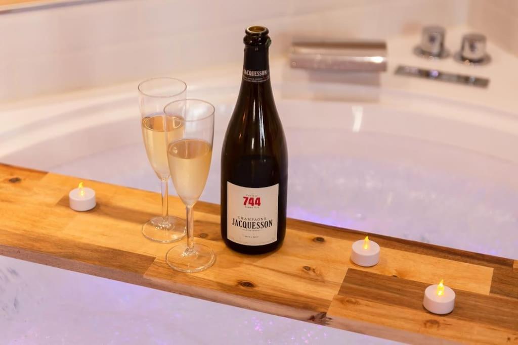 Suite Love Jacuzzi Montévrain Exterior foto