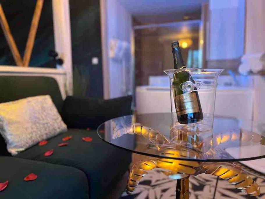 Suite Love Jacuzzi Montévrain Exterior foto