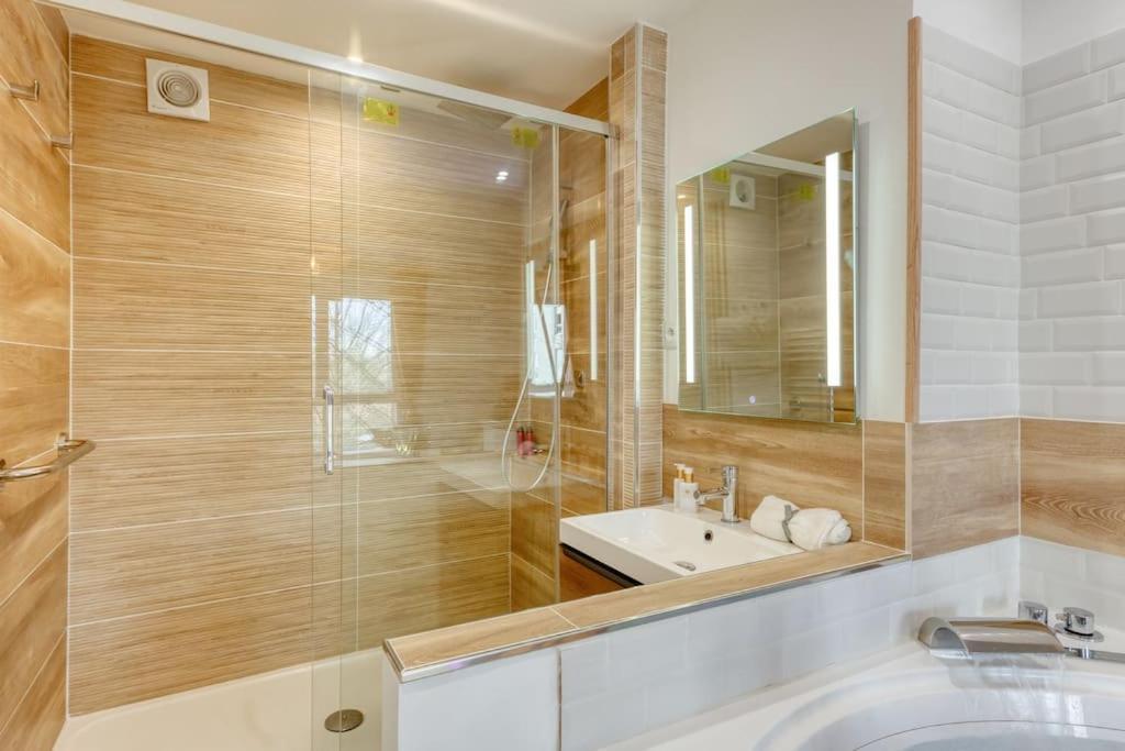Suite Love Jacuzzi Montévrain Exterior foto