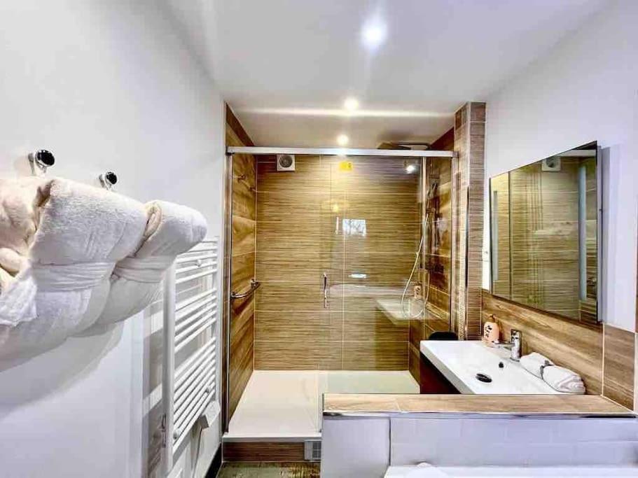 Suite Love Jacuzzi Montévrain Exterior foto