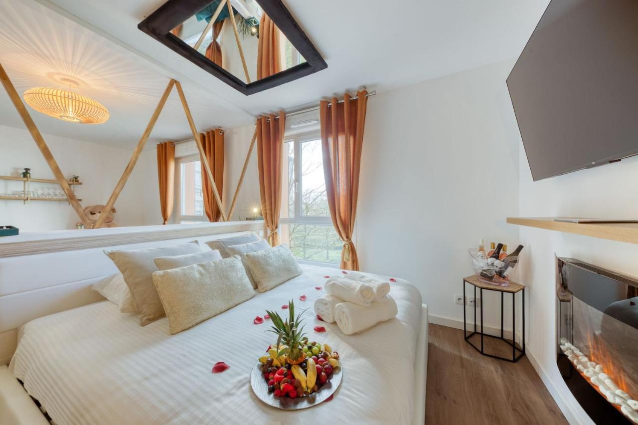Suite Love Jacuzzi Montévrain Exterior foto